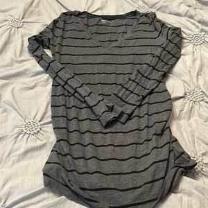 Gap maternity long sleeve tee